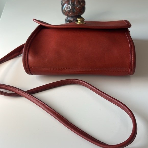 Coach | Vintage Chrystie #9892 in Red with Spring Lock - Picture 9 of 15